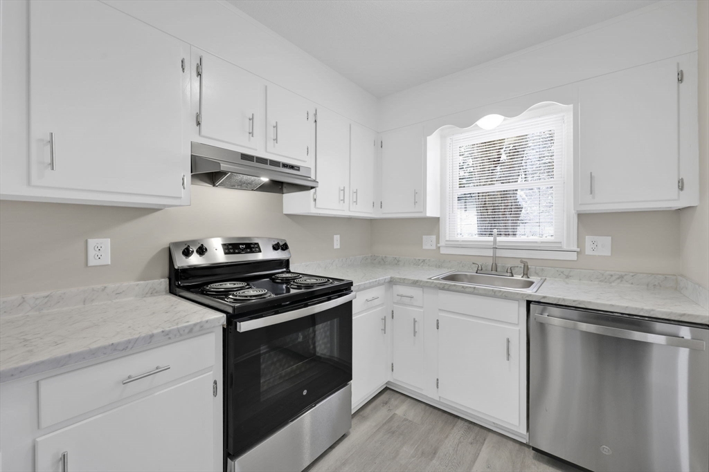 106-108 Breckwood Circle Springfield, MA 01119 - Photo 5 of 31