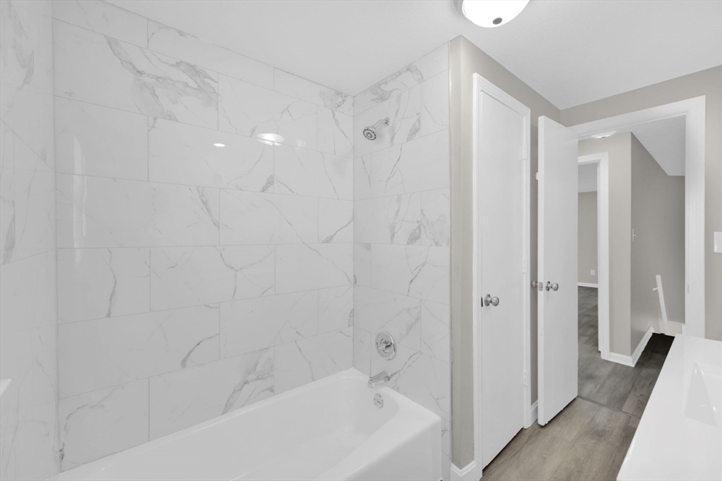 106-108 Breckwood Circle Springfield, MA 01119 - Photo 9 of 31