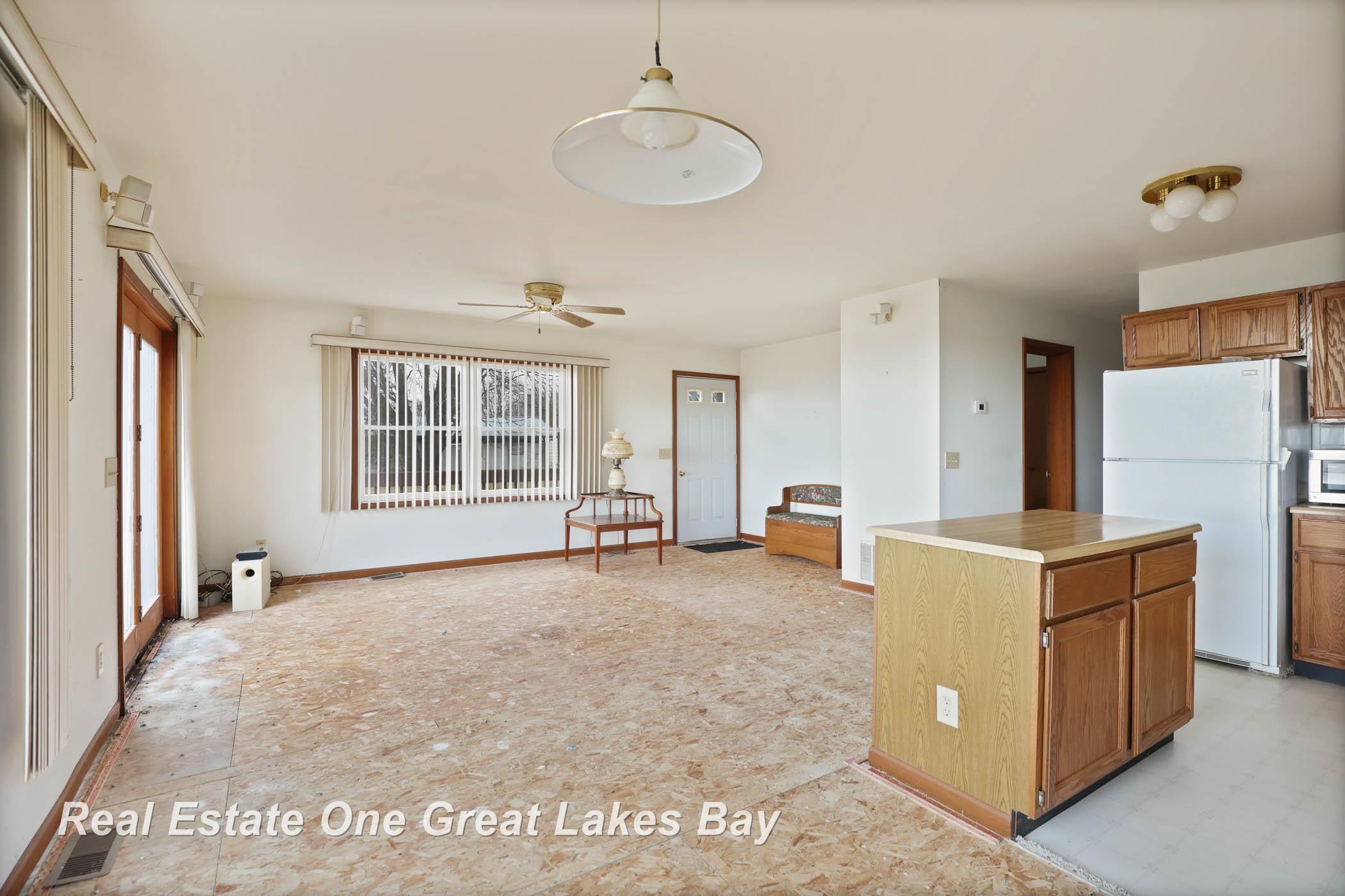 5167 Beachwood Road Standish, MI 48658 - Photo 13 of 55 Living Room