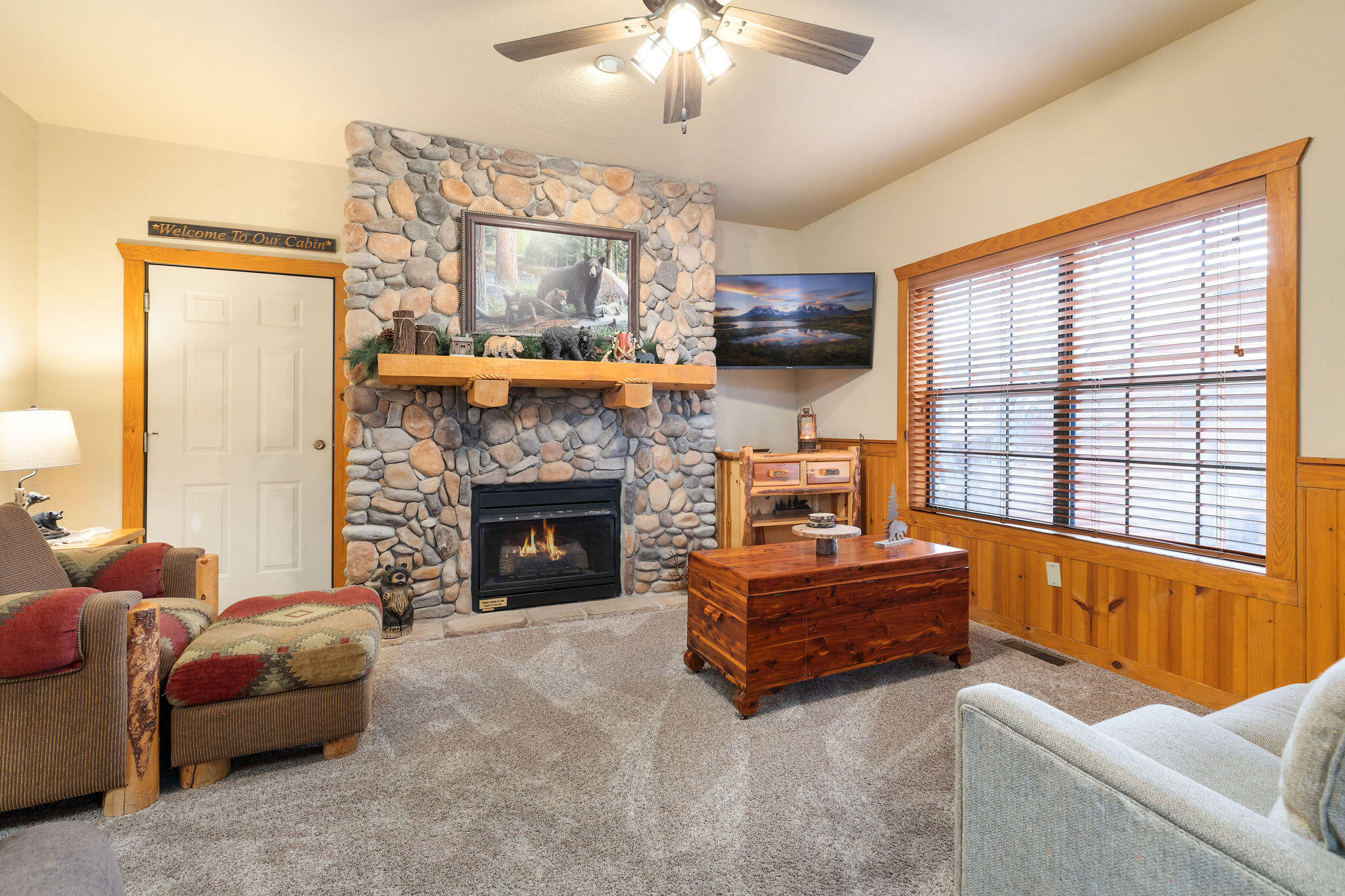 266 Oakridge Road, Unit 2 Branson, MO 65616 - Photo 11 of 28 Living Room