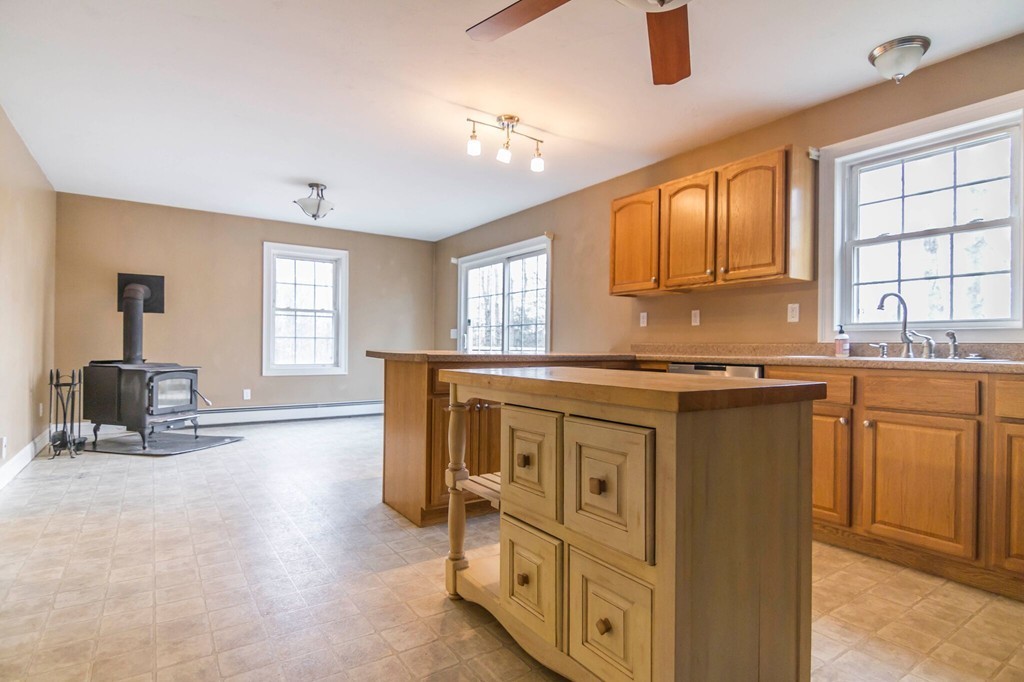 11 Leland Road West Brookfield, MA 01585 - Photo 3 of 19 Gallery Image 3