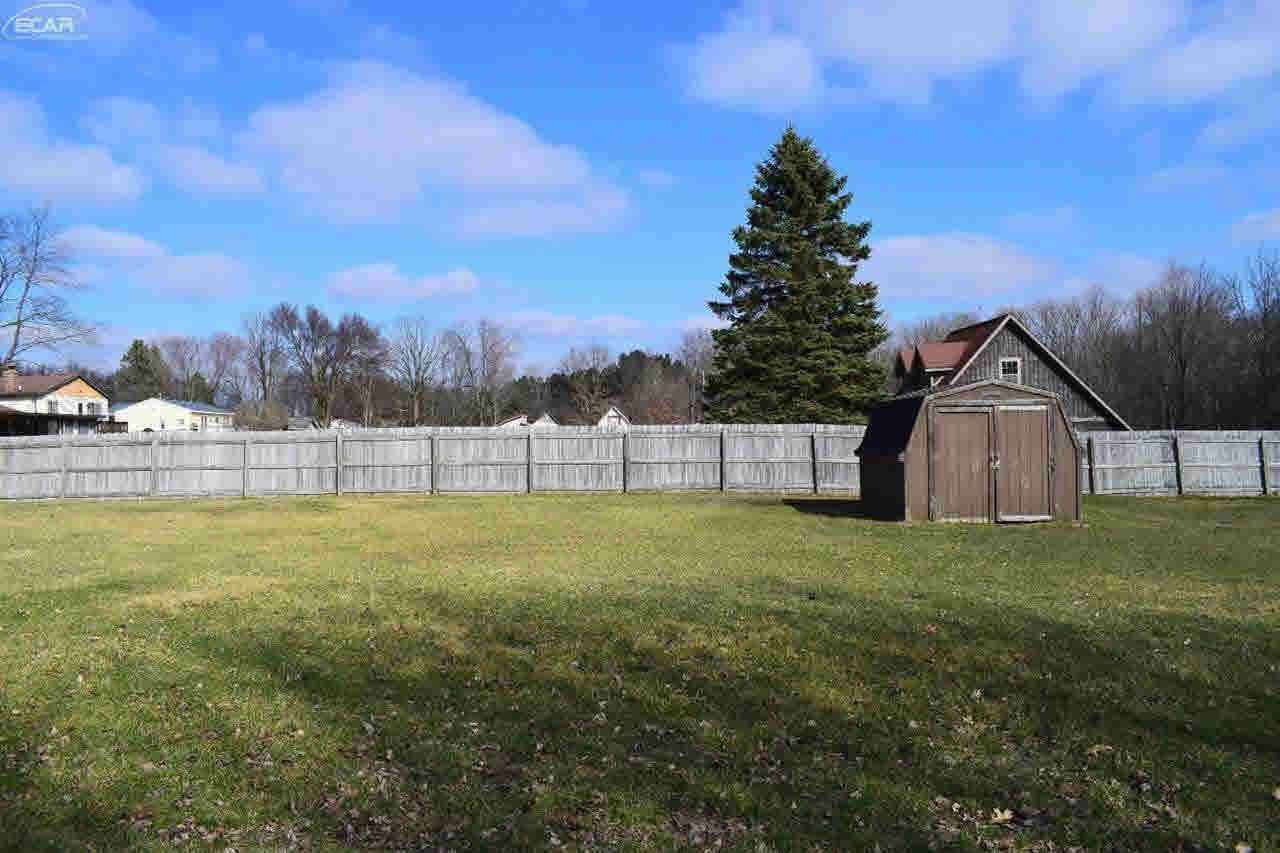 8106 North Oak Road Davison, MI 48423 - Photo 13 of 13 21276633-12.JPG