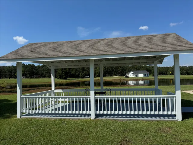 a view of a house with backyard and porch