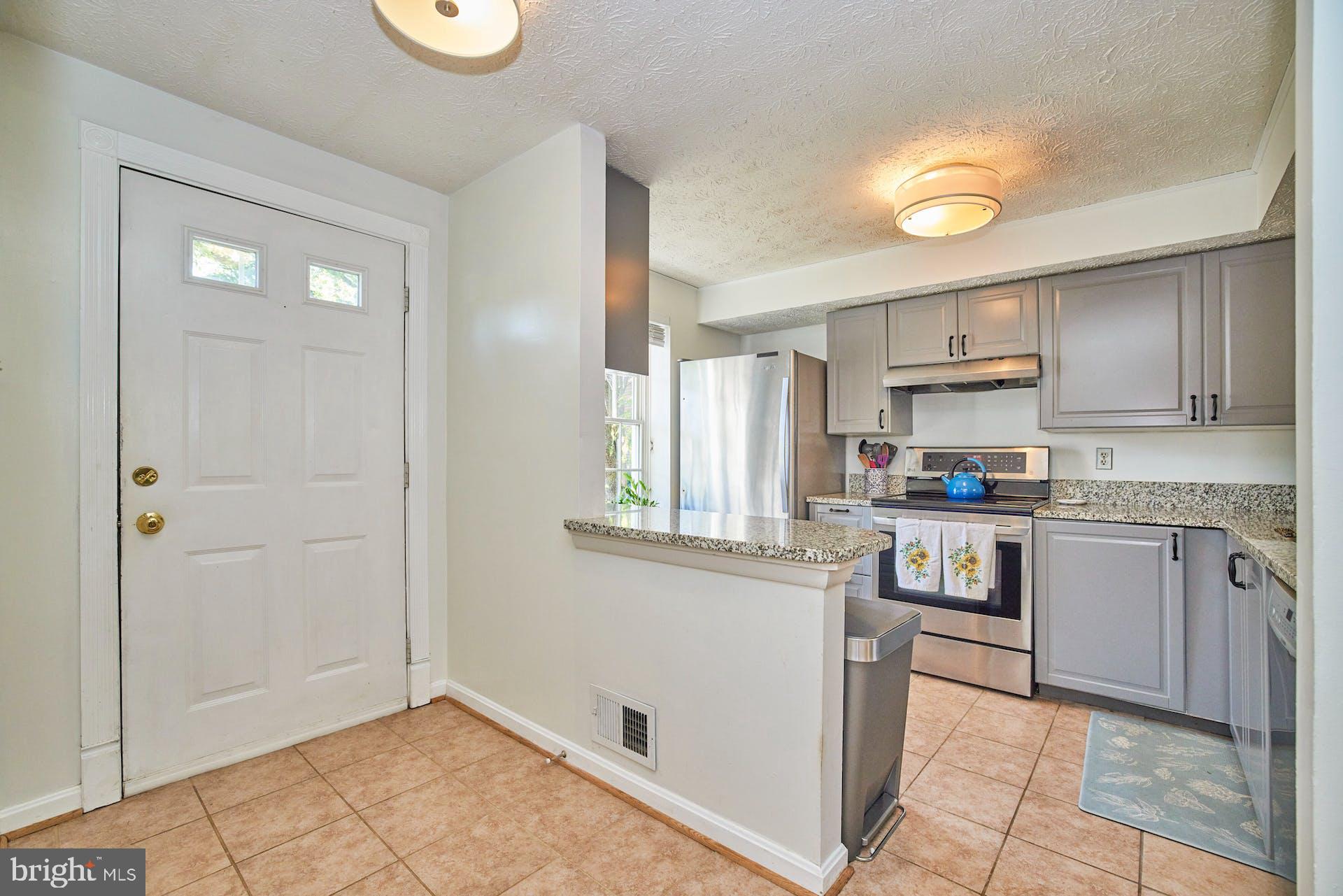 12135 Purple Sage Court Reston, VA 20194 - Photo 5 of 33