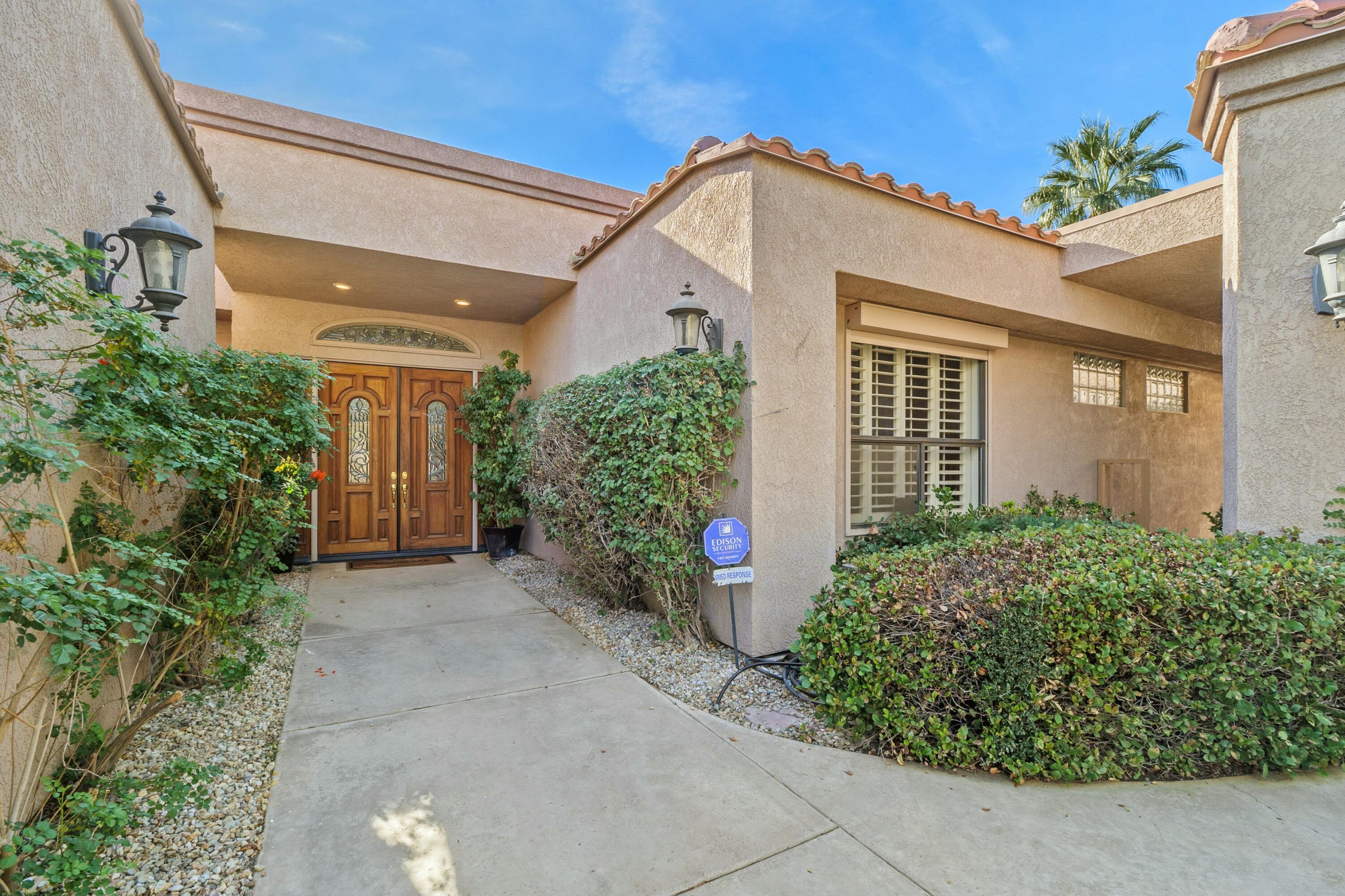 28 El Roble Court Rancho Mirage, CA 92270 - Photo 3 of 51 tempImage6Pjxqm