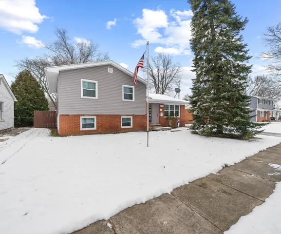 $229,900 | 1202 McCormick Drive, Monroe, MI 48162