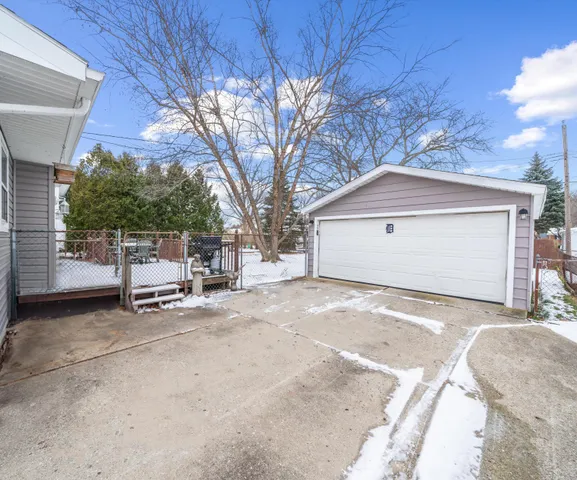 $229,900 | 1202 McCormick Drive, Monroe, MI 48162