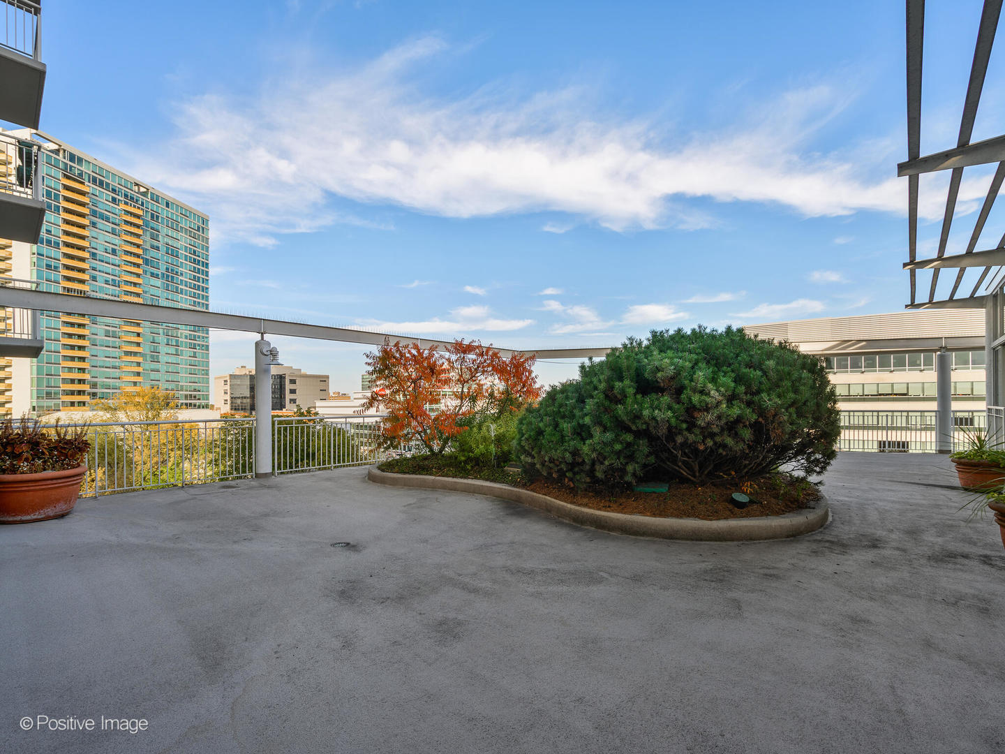 1640 Maple Avenue, Unit 804 Evanston, IL 60201 - Photo 26 of 27 a view of a backyard
