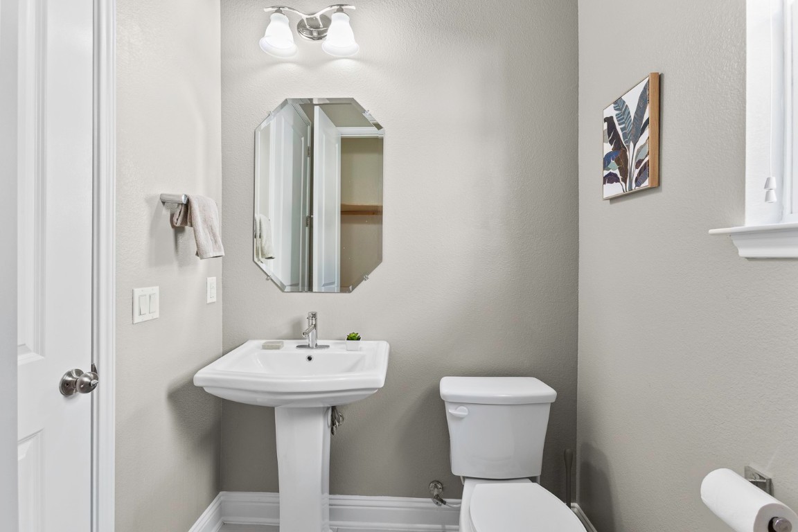 5000 Mandevilla Drive Austin, TX 78739 - Photo 25 of 40 a bathroom with a toilet sink and mirror