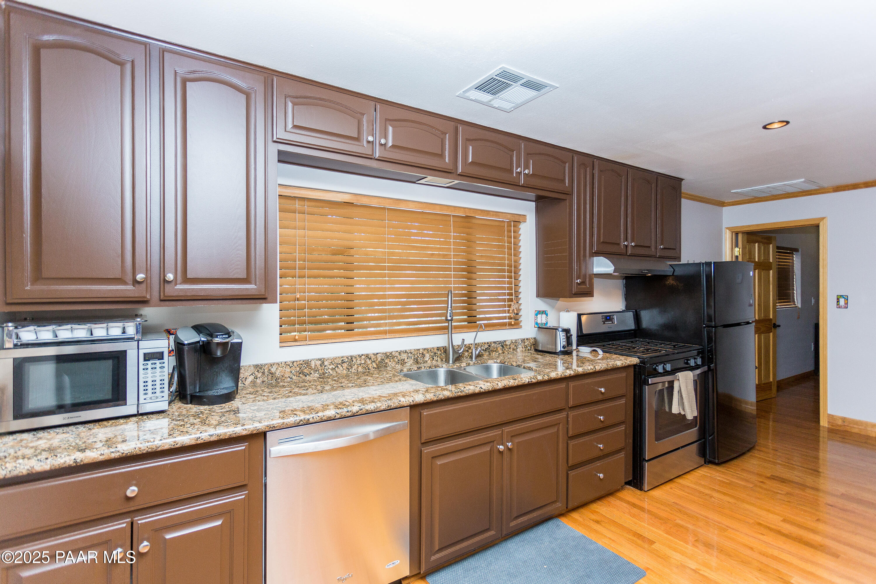 136 Grove Avenue, Unit B Prescott, AZ 86301 - Photo 3 of 8 3