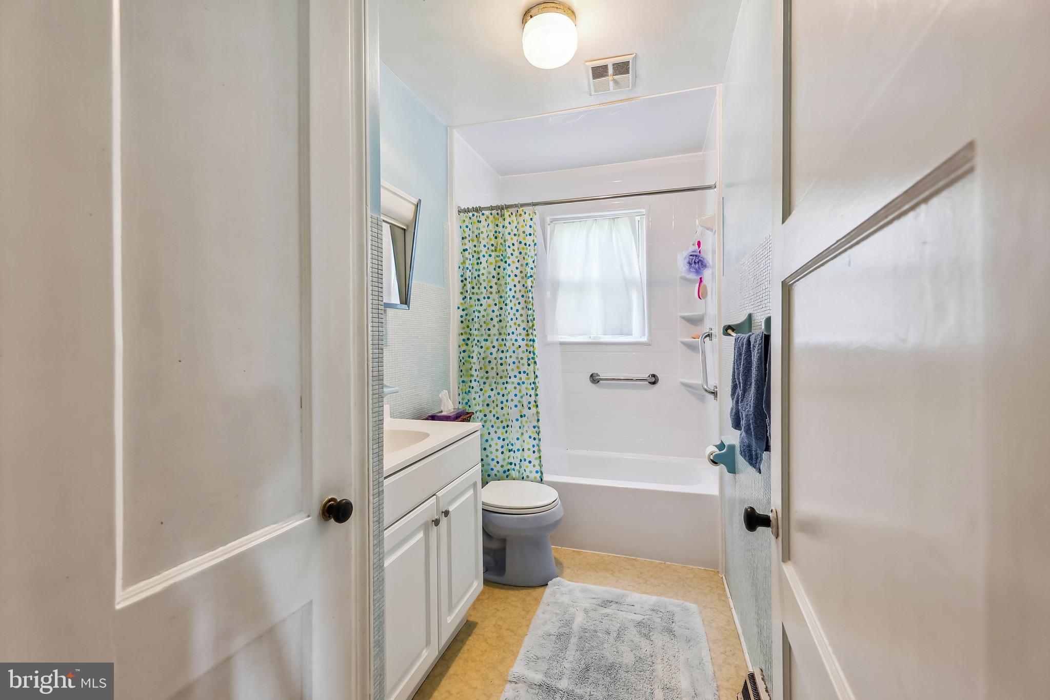 4307 Allies Road Morningside, MD 20746 - Photo 7 of 10 ..and bath.