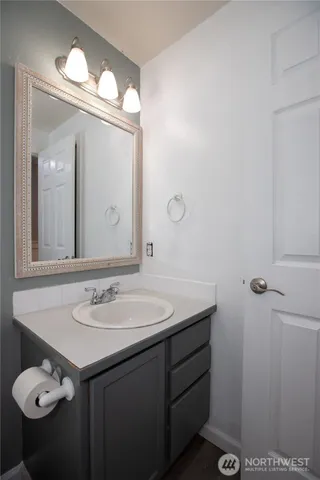 an empty room with closet and a ceiling fan