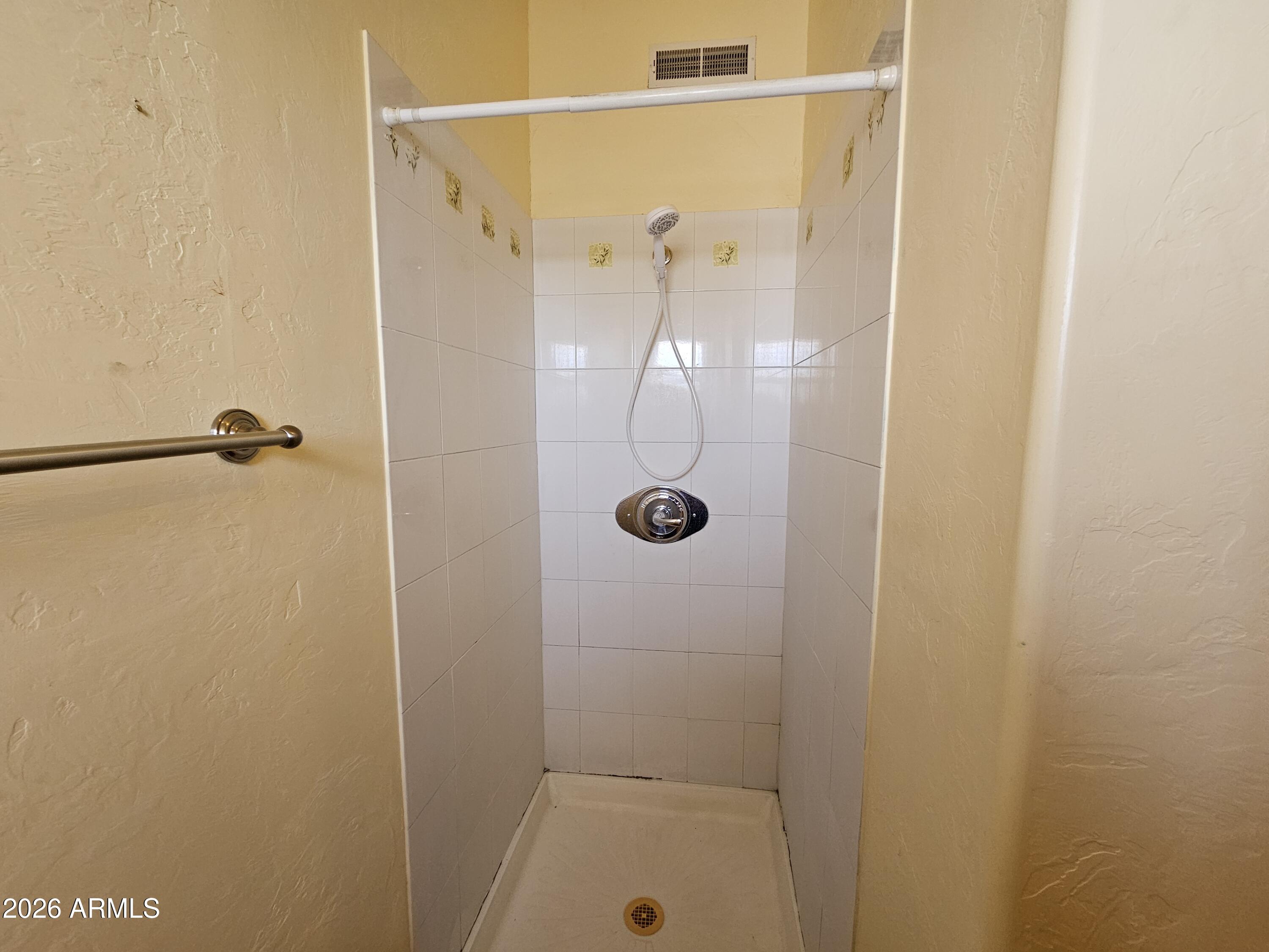 4105 North Washington Avenue Douglas, AZ 85607 - Photo 39 of 61 a bathroom with a shower