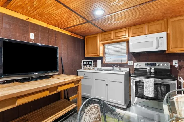 $749,000 | 8064 Marys Fish Camp Road, Weeki Wachee, FL 34607