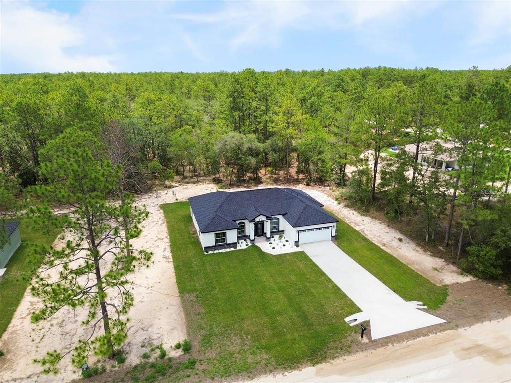 13619 Southwest 78th Place Dunnellon, FL 34432 - Photo 29 of 31 a view of a yard with table and chairs