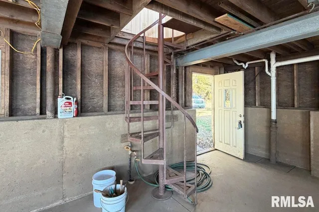 $99,700 | 3456 Iowa Highway, Muscatine, IA 52761