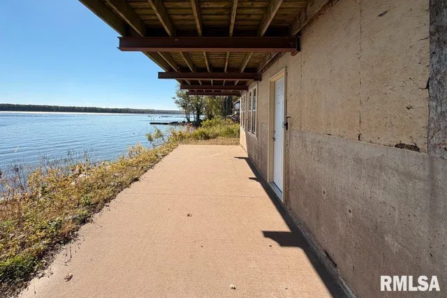 $99,700 | 3456 Iowa Highway, Muscatine, IA 52761