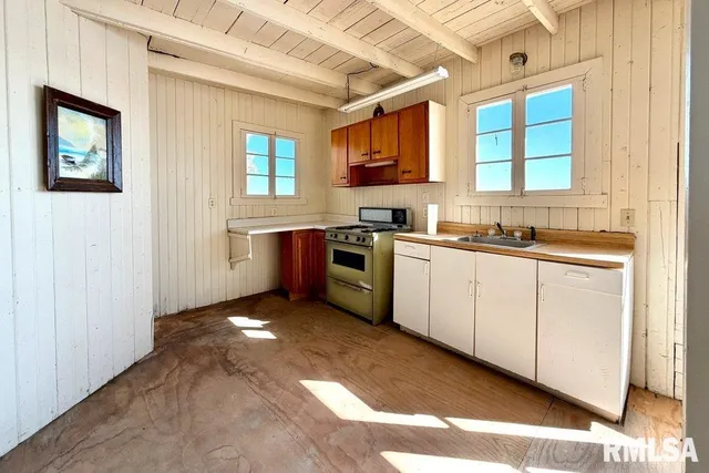 $99,700 | 3456 Iowa Highway, Muscatine, IA 52761