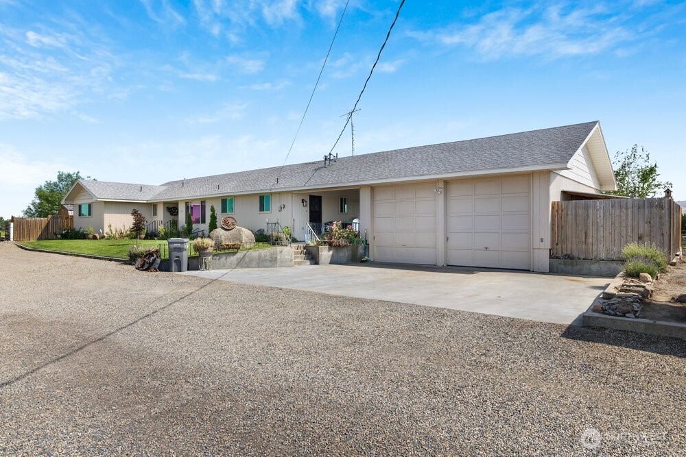 7802 Hicks Road Grandview, WA 98930 - Photo 20 of 31