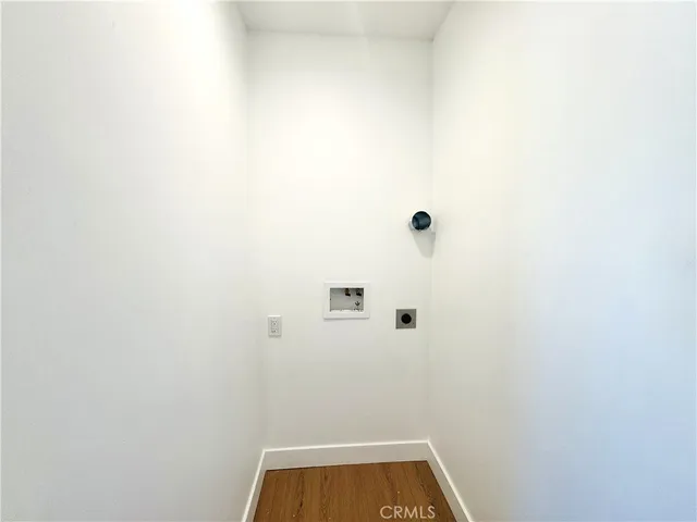 $2,300 | 6860 1/2 Aura Avenue, Reseda, CA 91335