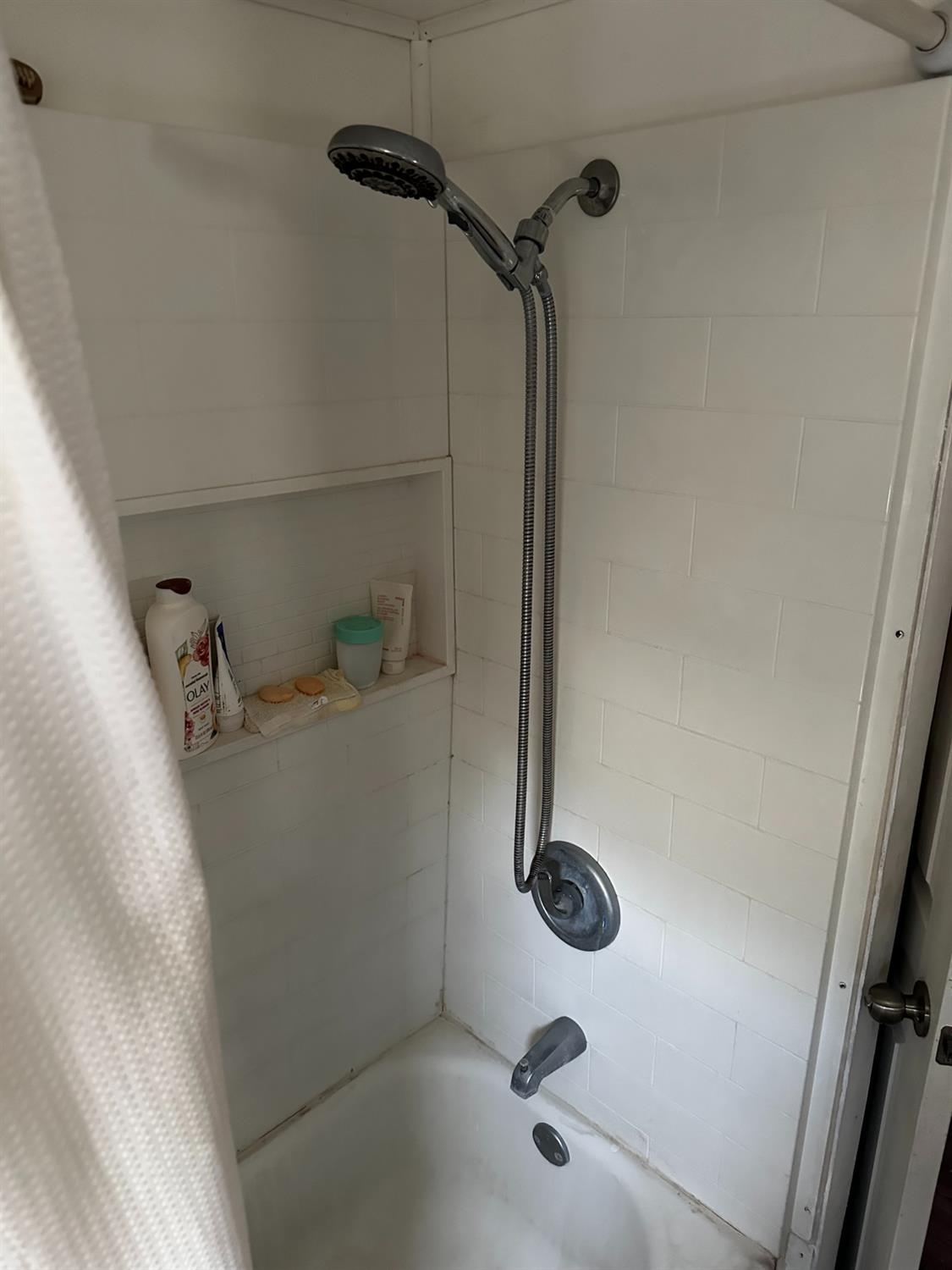 1848 Ashby Road, Unit 46 Merced, CA 95348 - Photo 10 of 11 Bathroom with newer shower/tub combo