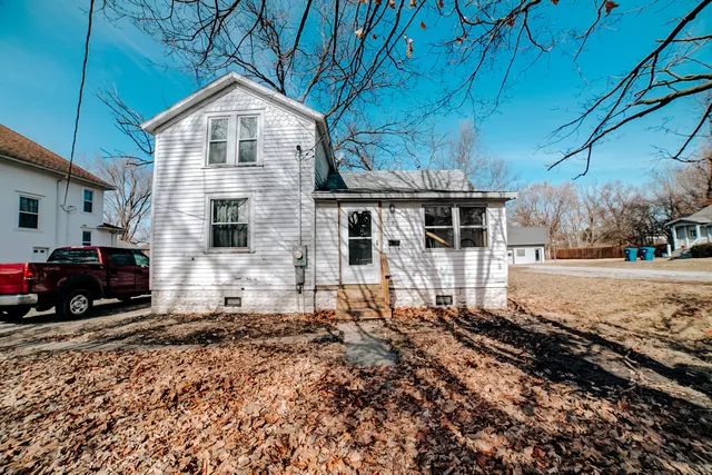 $49,900 | 428 East Cherry Street, Watseka, IL 60970