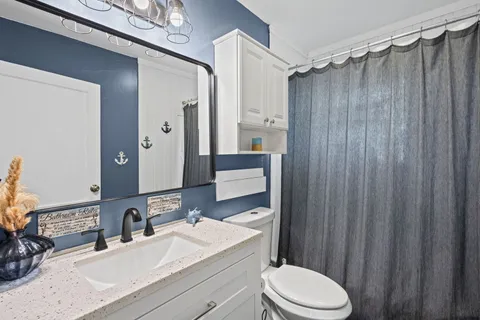 $239,999 | 18111 West Twin Lakes Boulevard, Grayslake, IL 60030