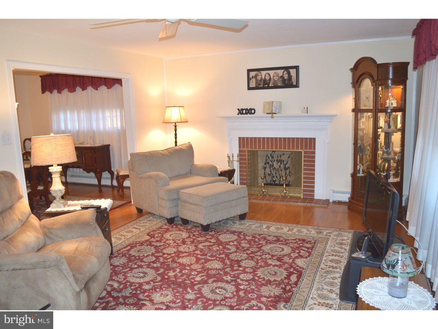 206 West Forestview Road Brookhaven, PA 19015 - Photo 2 of 24 Living Room