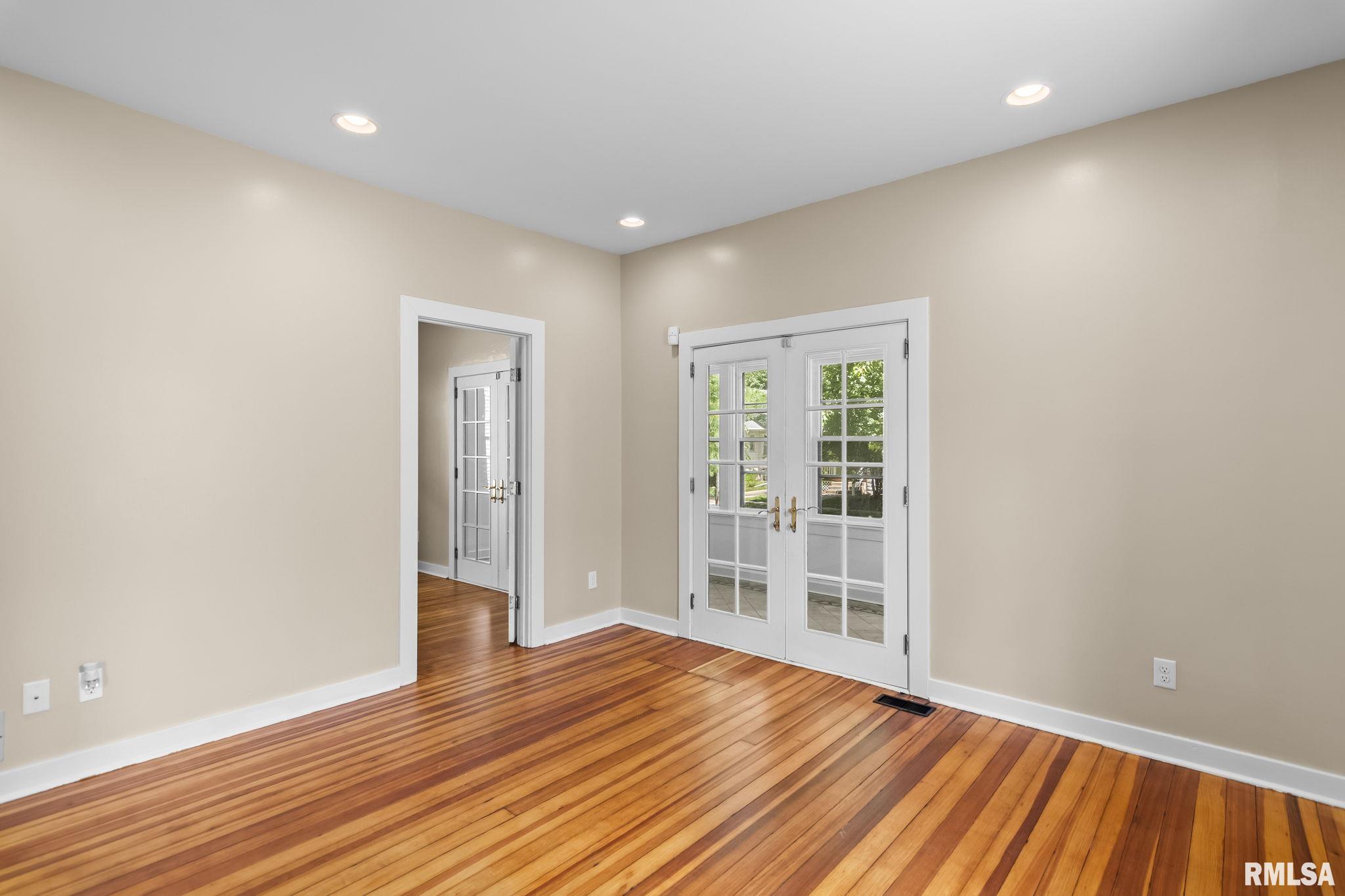 323 South Adelia Street Springfield, IL 62704 - Photo 9 of 37