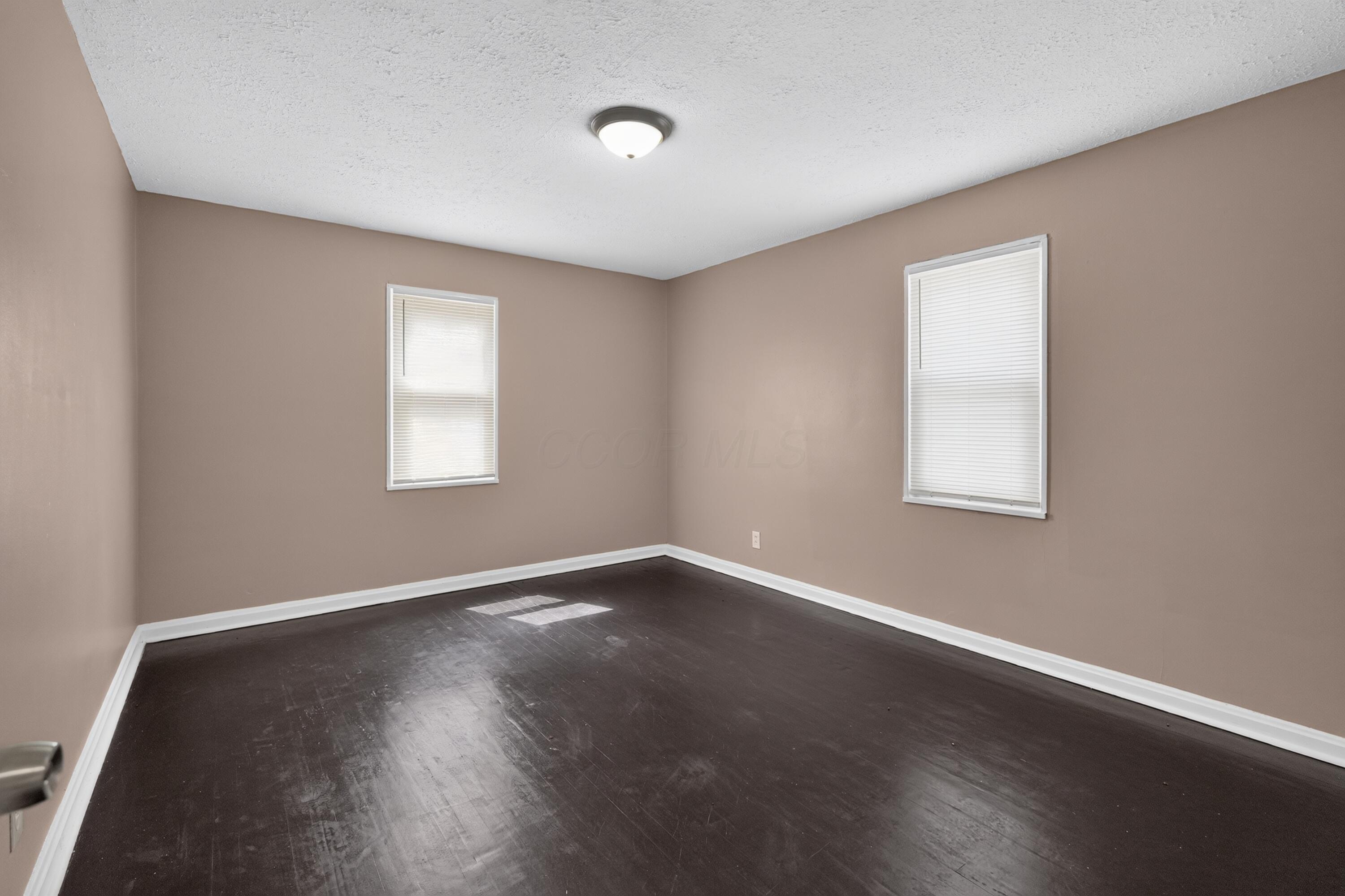 852 South Hampton Road Columbus, OH 43227 - Photo 19 of 31 23_852_S_Hampton_Rd-Bedroom-on-6
