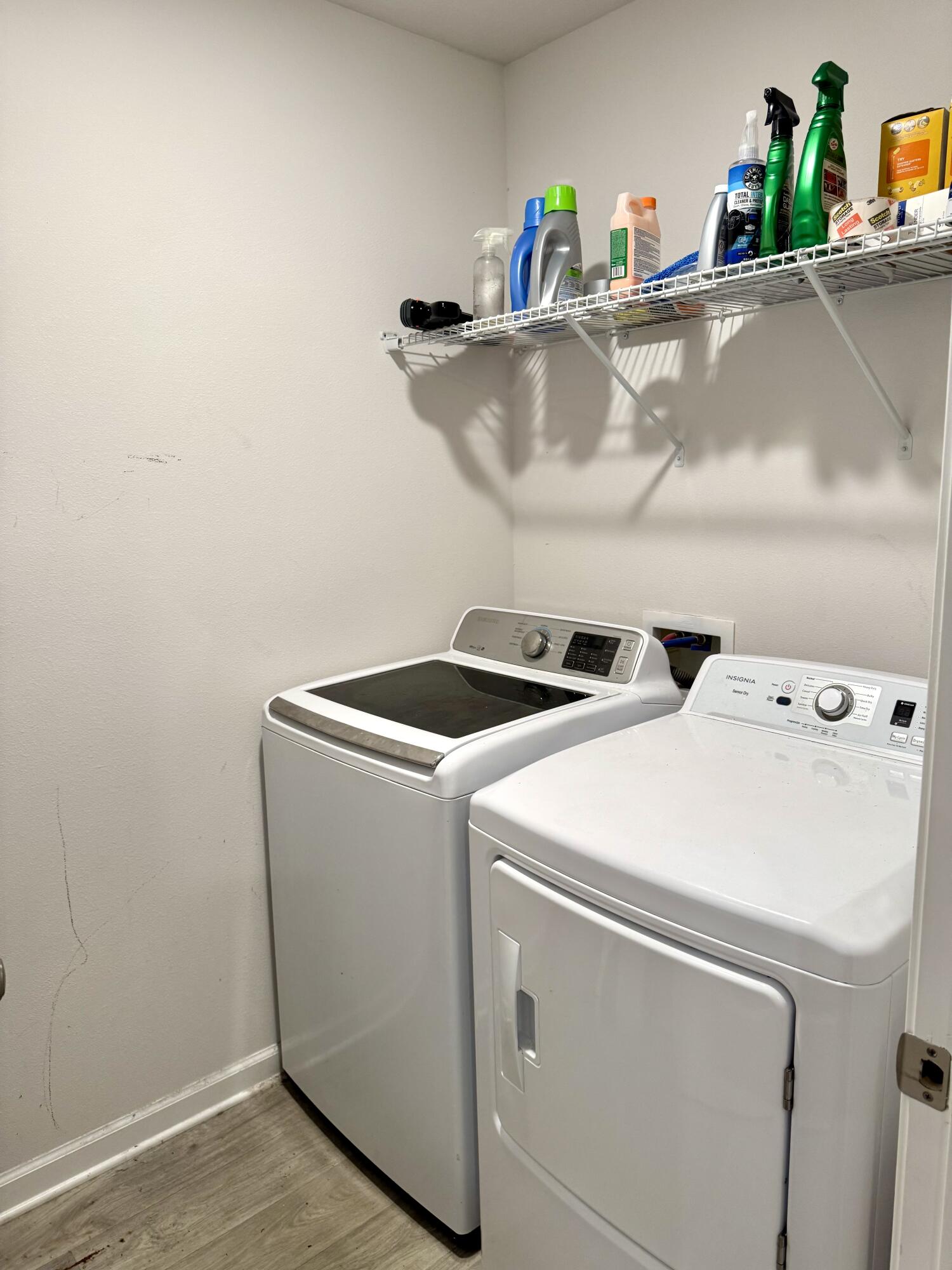 629 Earl Godwin Road Freeport, FL 32439 - Photo 26 of 36 a utility room with dryer and washer