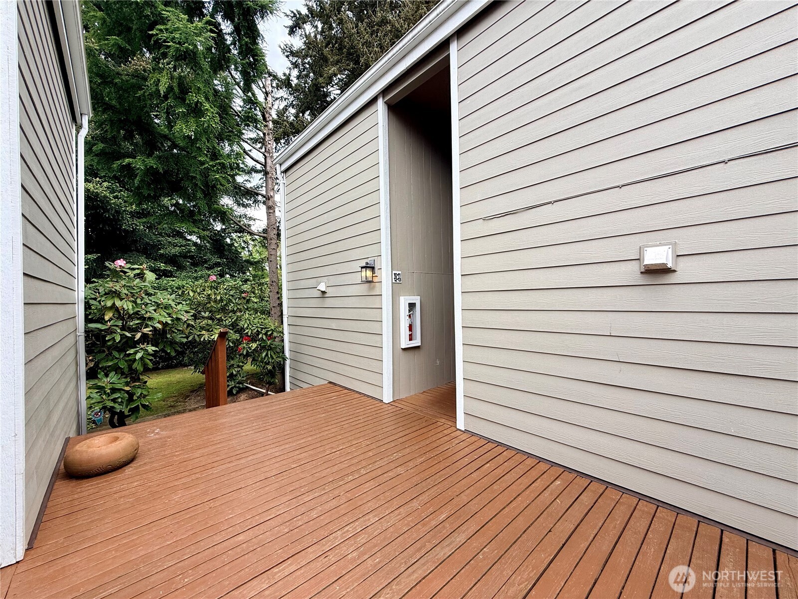 7901 196th Street Southwest, Unit 12 Edmonds, WA 98026 - Photo 3 of 35