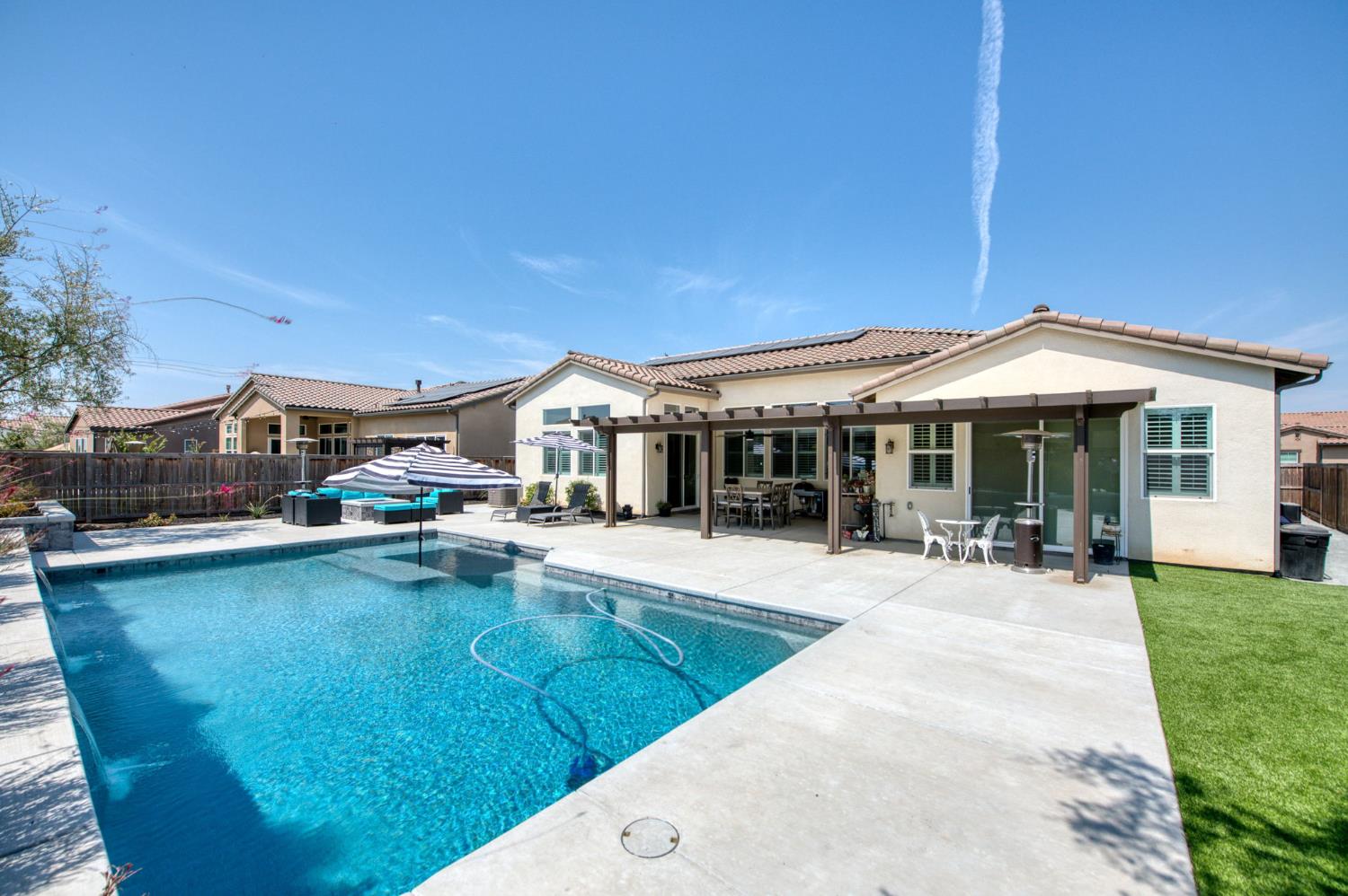 1020 Highland Road Madera, CA 93636 - Photo 26 of 42 a view of a house with swimming pool and sitting area