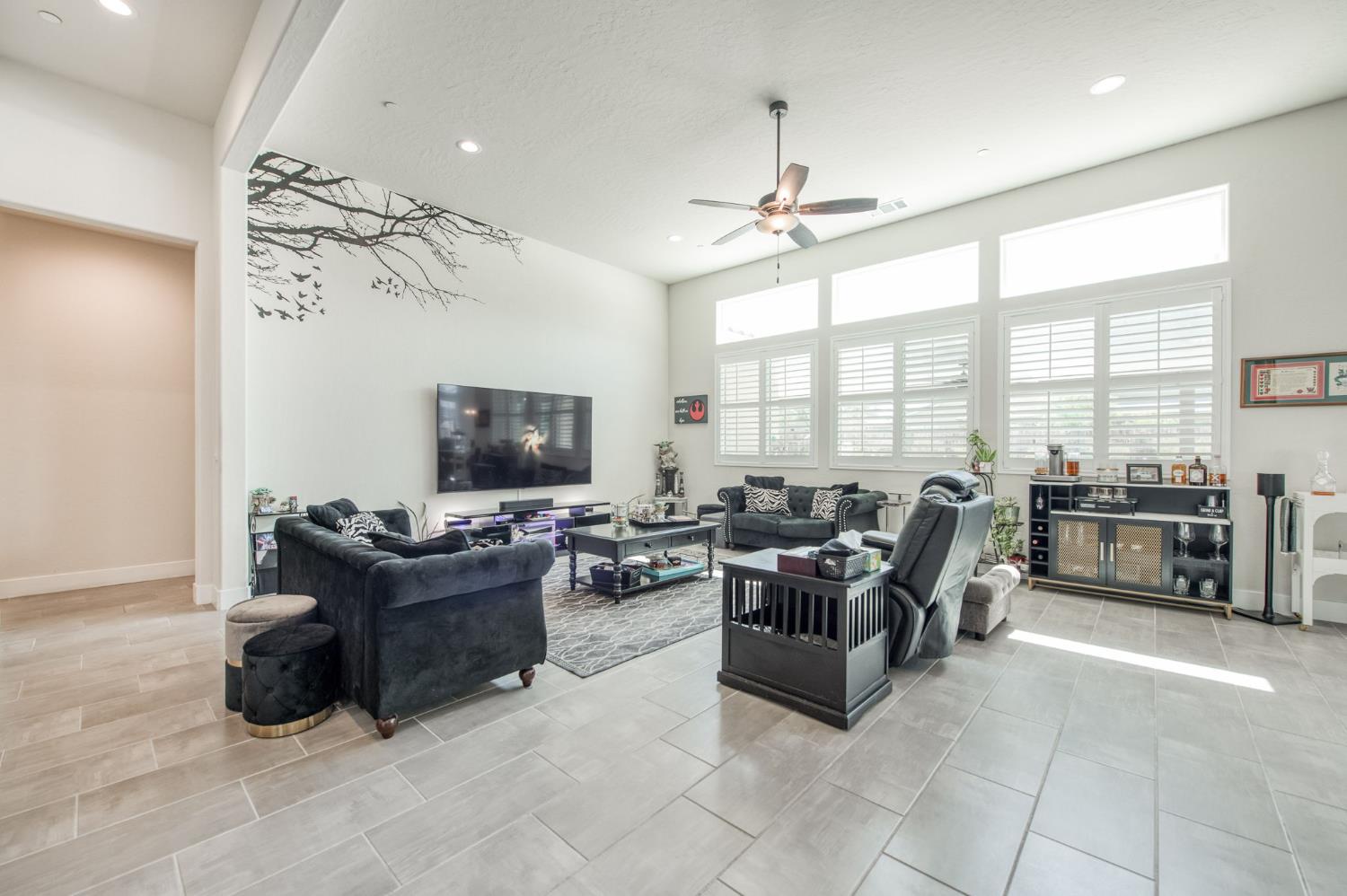 1020 Highland Road Madera, CA 93636 - Photo 4 of 42 a living room with furniture and a flat screen tv