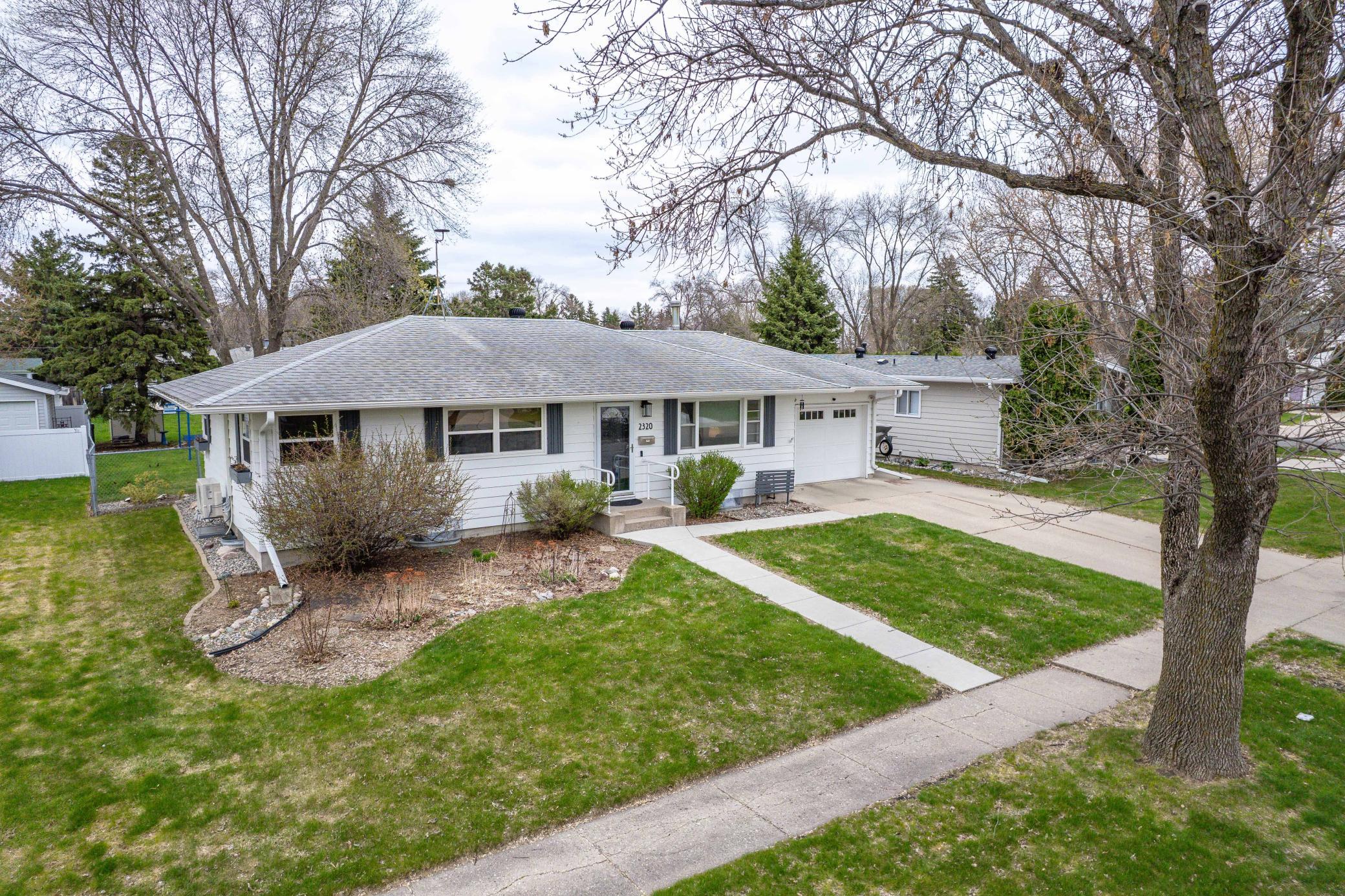 2320 10th Street South Fargo, ND 58103 - Photo 1 of 34