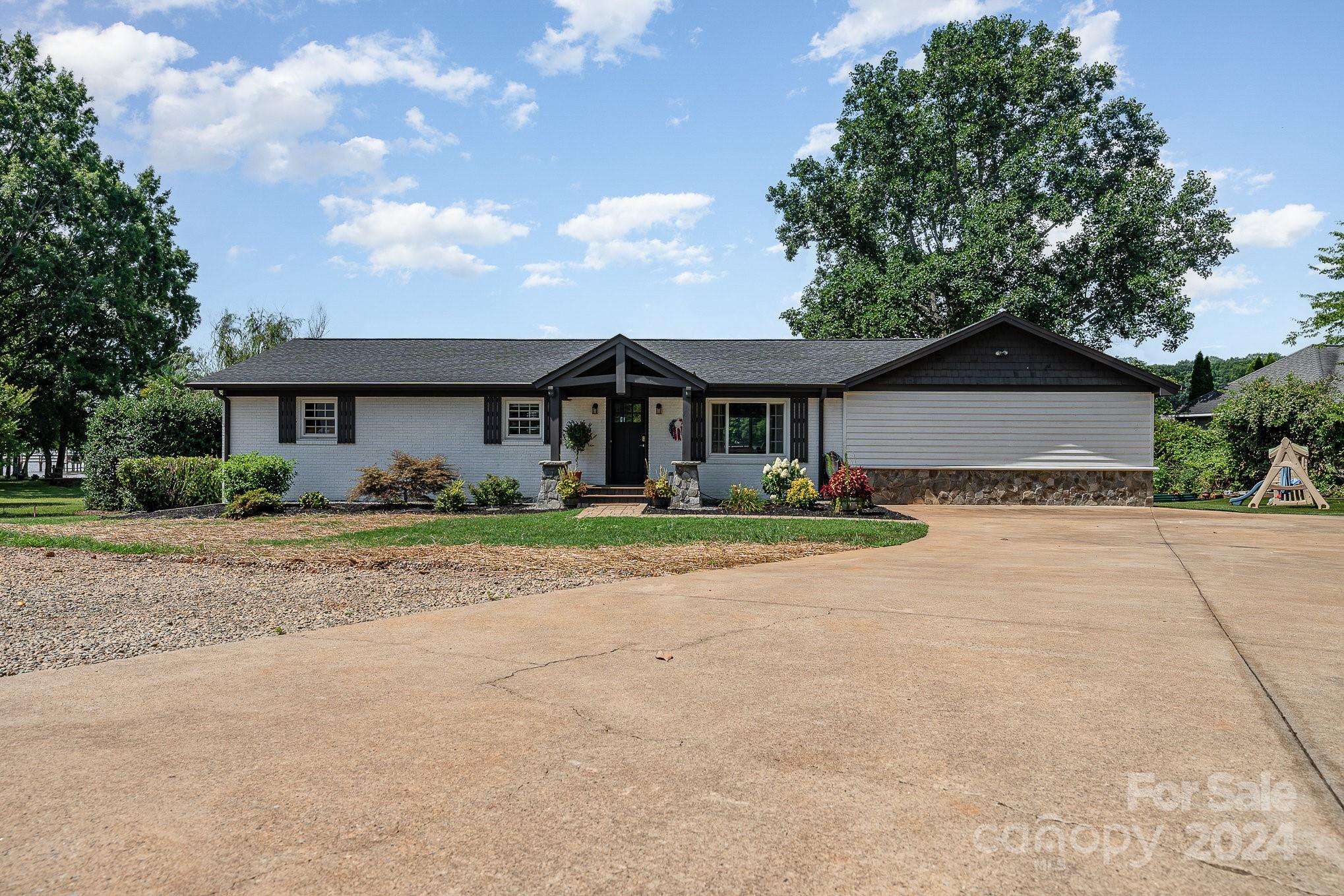 4237 McGee Point Road Terrell, NC 28682 - Photo 4 of 31 Gallery Image 4