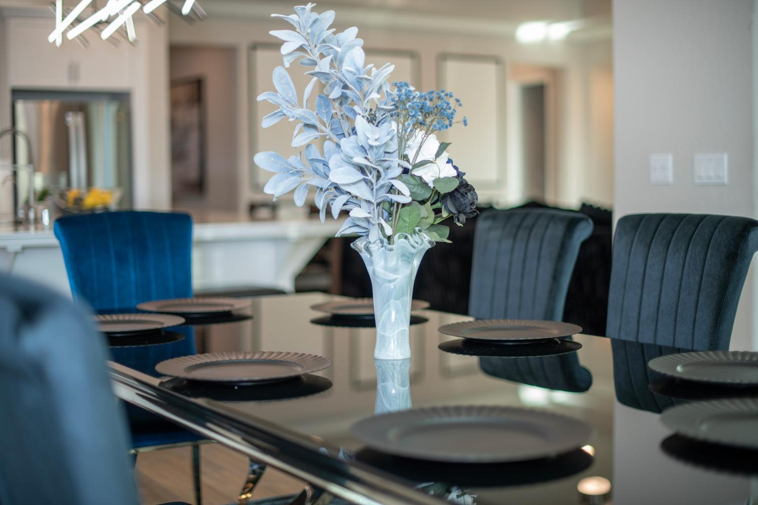 2120 North Perry Avenue Clovis, CA 93619 - Photo 17 of 37 a vase of flowers sitting on a table