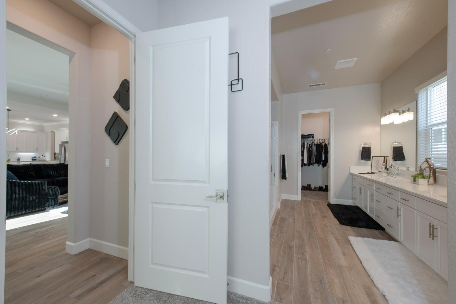 2120 North Perry Avenue Clovis, CA 93619 - Photo 21 of 37 a bathroom with a sink and mirror
