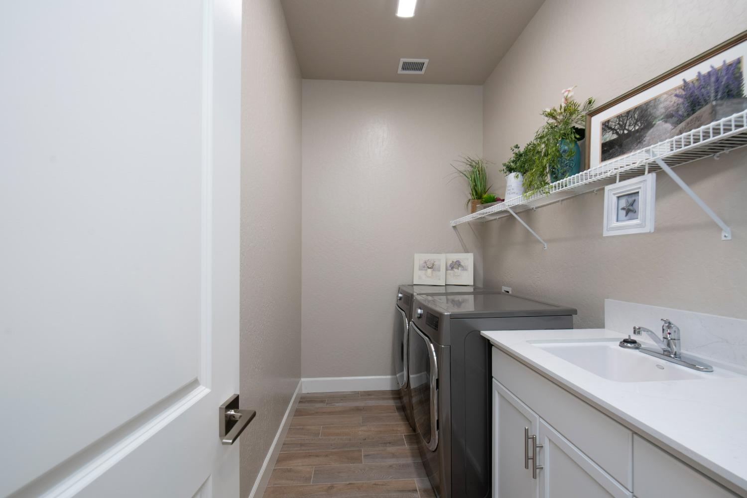 2120 North Perry Avenue Clovis, CA 93619 - Photo 29 of 37 a utility room with dryer and washer