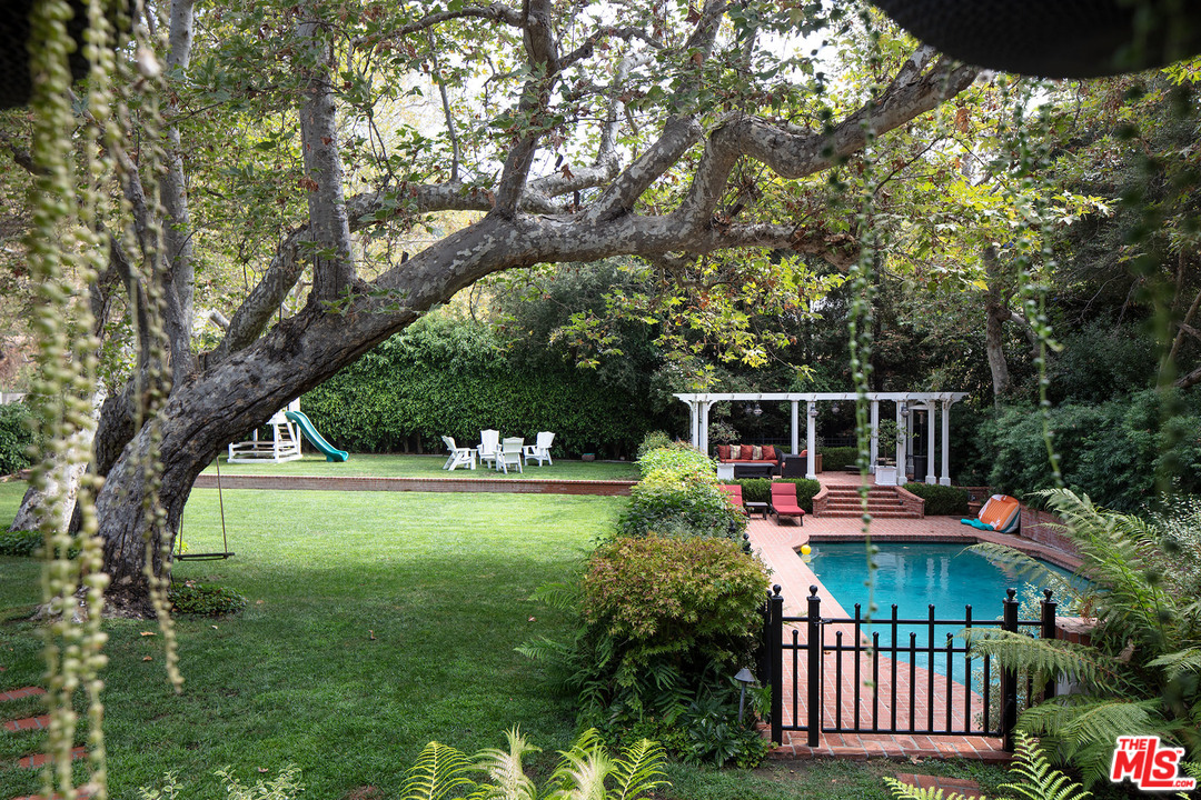 2280 Mandeville Canyon Road Los Angeles, CA 90049 - Photo 2 of 33