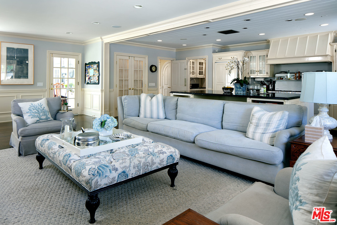 2280 Mandeville Canyon Road Los Angeles, CA 90049 - Photo 11 of 33