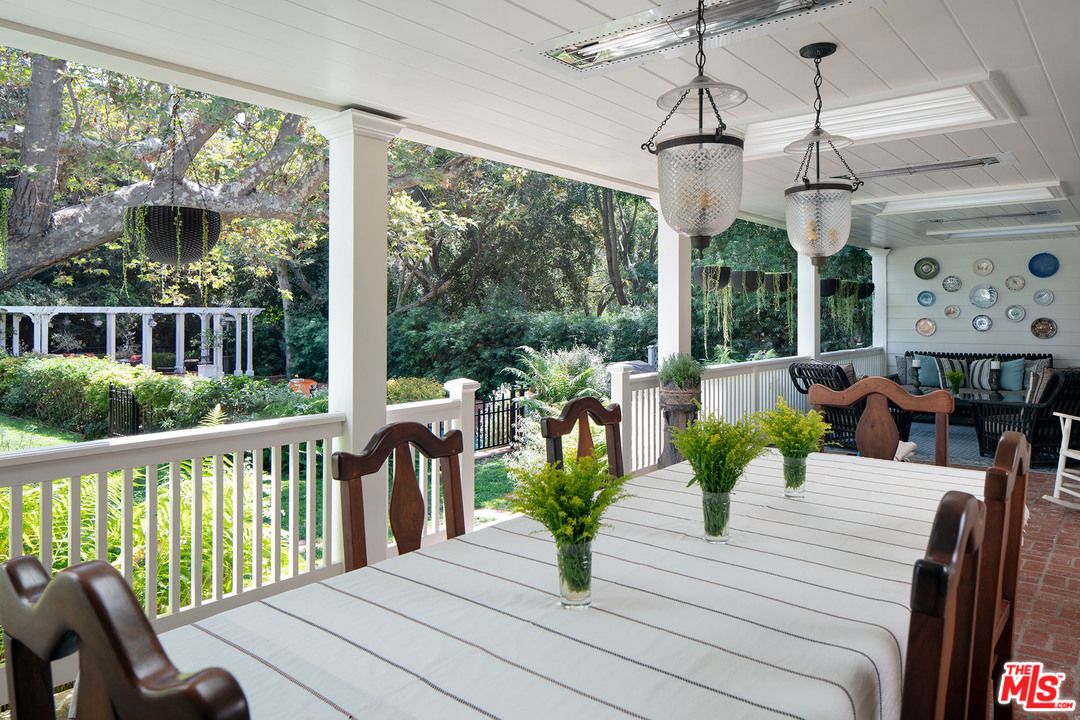 2280 Mandeville Canyon Road Los Angeles, CA 90049 - Photo 18 of 33