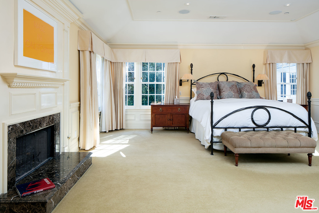 2280 Mandeville Canyon Road Los Angeles, CA 90049 - Photo 20 of 33