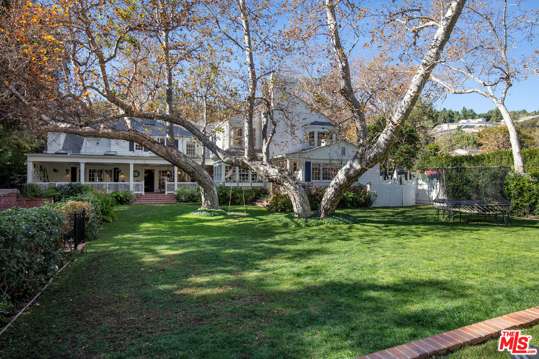 2280 Mandeville Canyon Road Los Angeles, CA 90049 - Photo 3 of 33