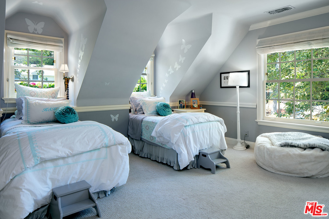 2280 Mandeville Canyon Road Los Angeles, CA 90049 - Photo 25 of 33