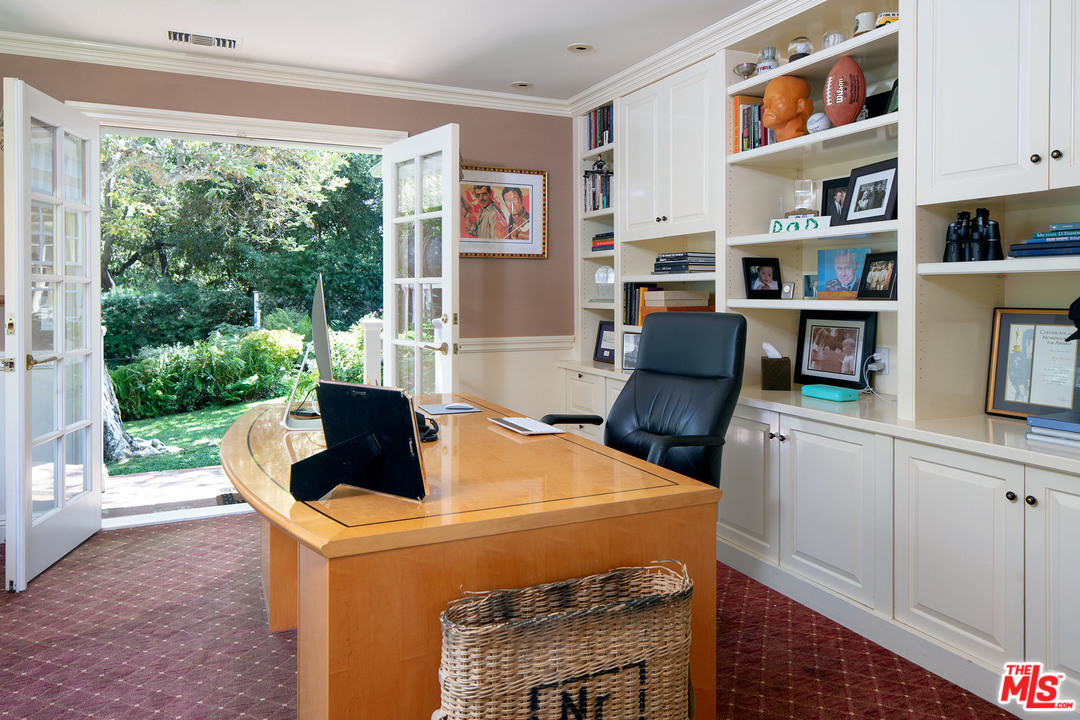 2280 Mandeville Canyon Road Los Angeles, CA 90049 - Photo 26 of 33