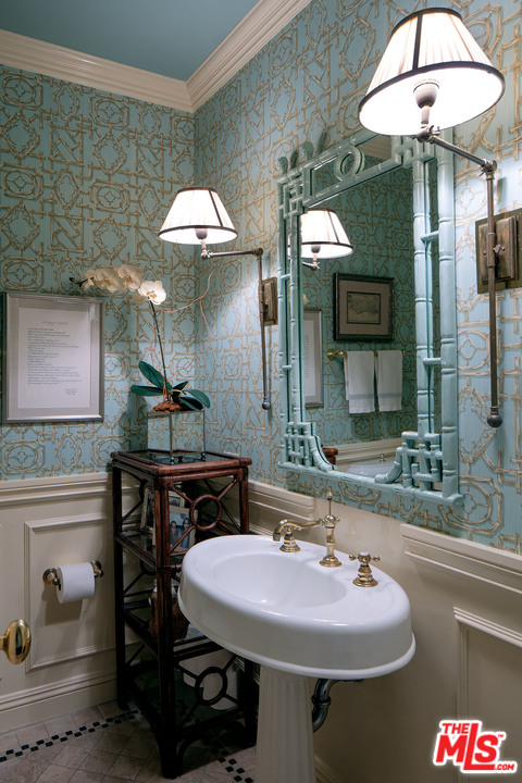 2280 Mandeville Canyon Road Los Angeles, CA 90049 - Photo 29 of 33