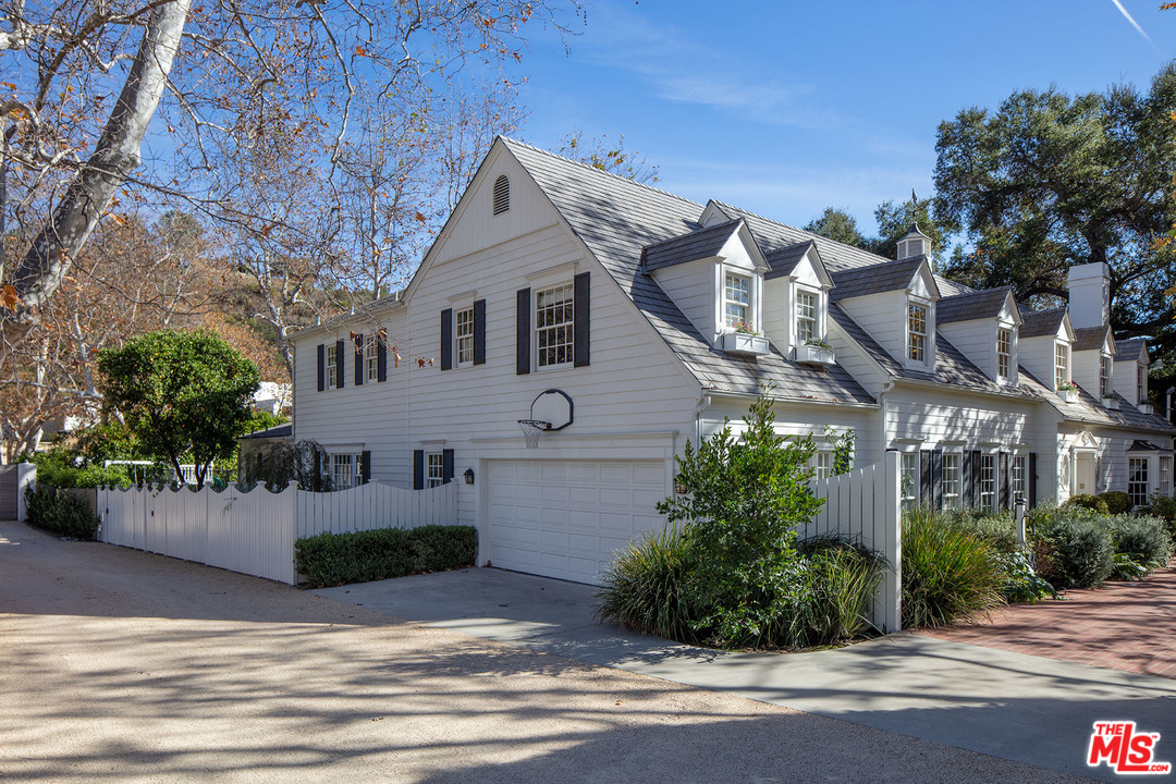 2280 Mandeville Canyon Road Los Angeles, CA 90049 - Photo 30 of 33