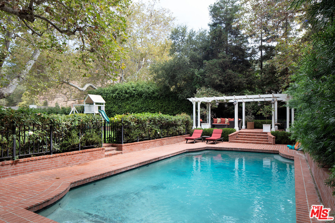 2280 Mandeville Canyon Road Los Angeles, CA 90049 - Photo 4 of 33