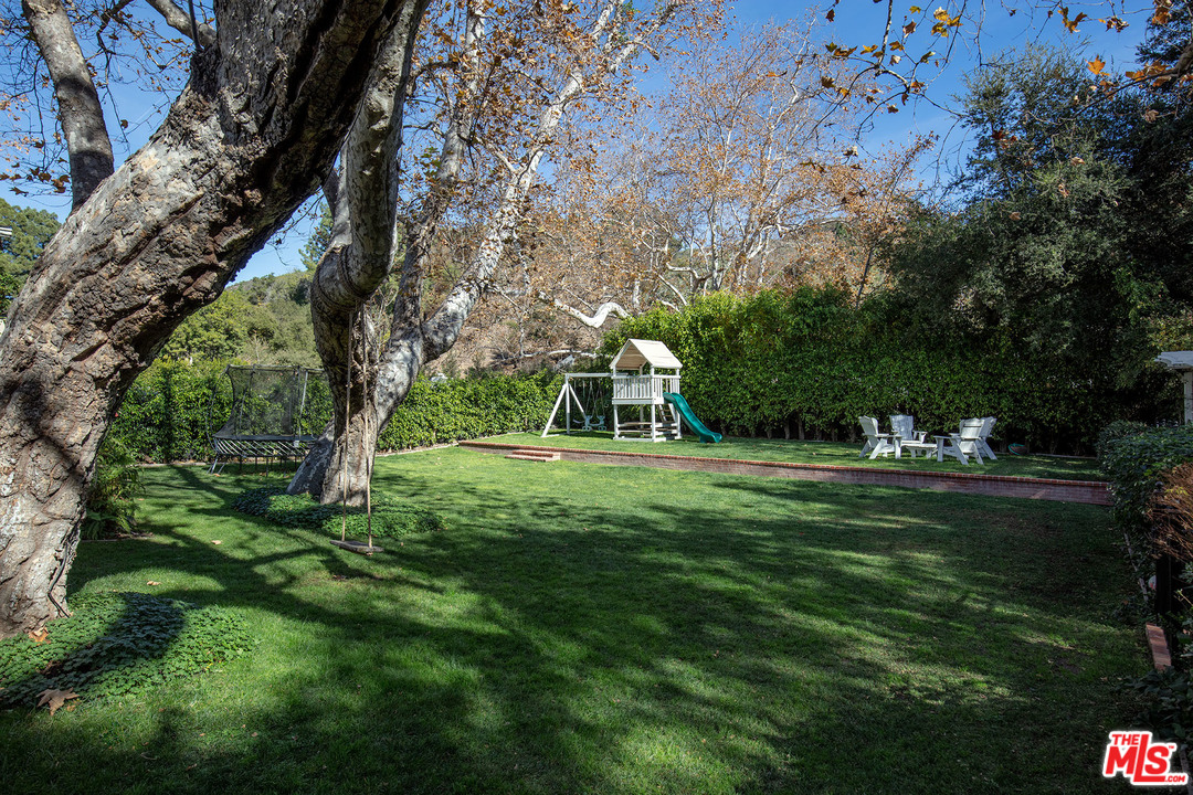 2280 Mandeville Canyon Road Los Angeles, CA 90049 - Photo 31 of 33